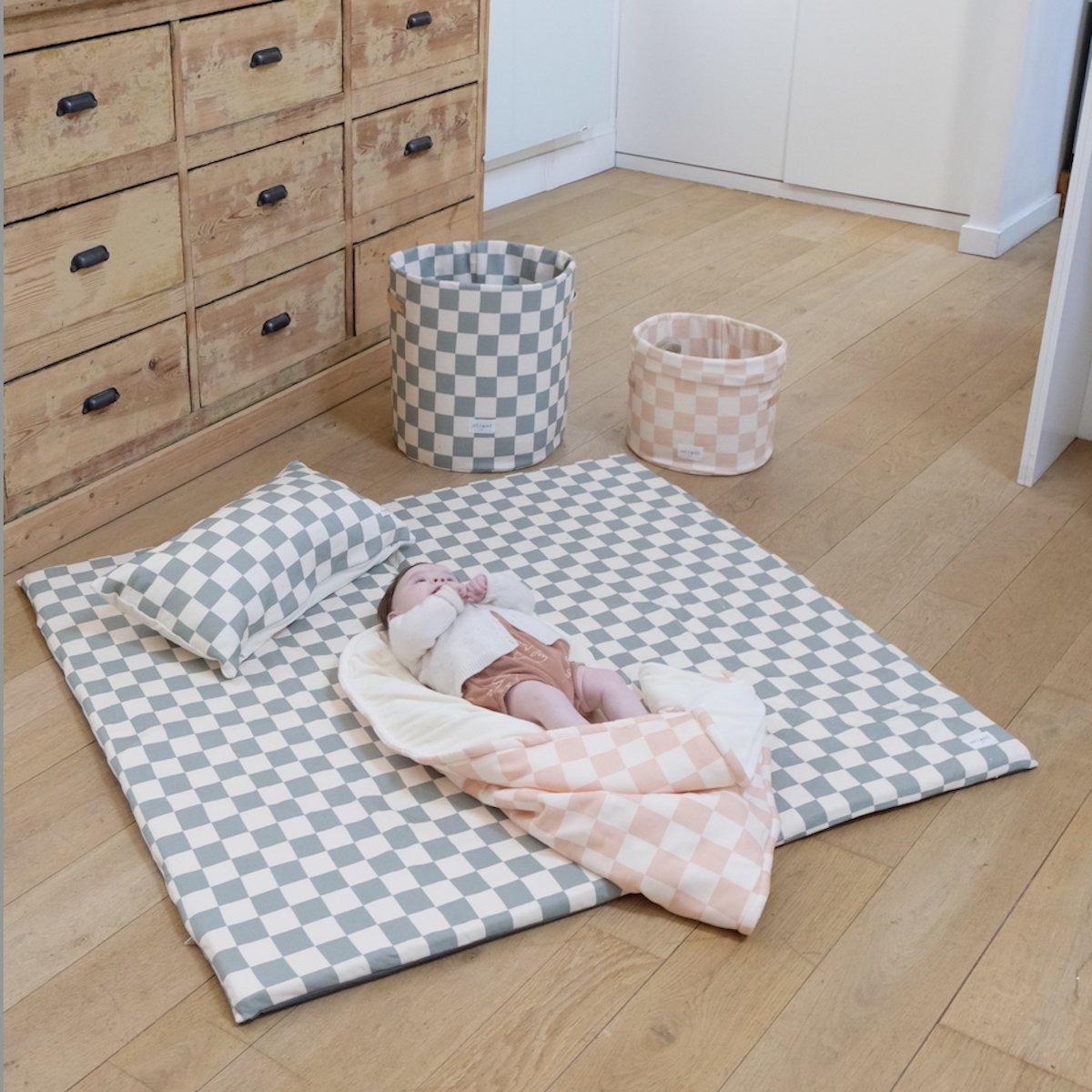 coussin doux bébé enfants motif damier vert