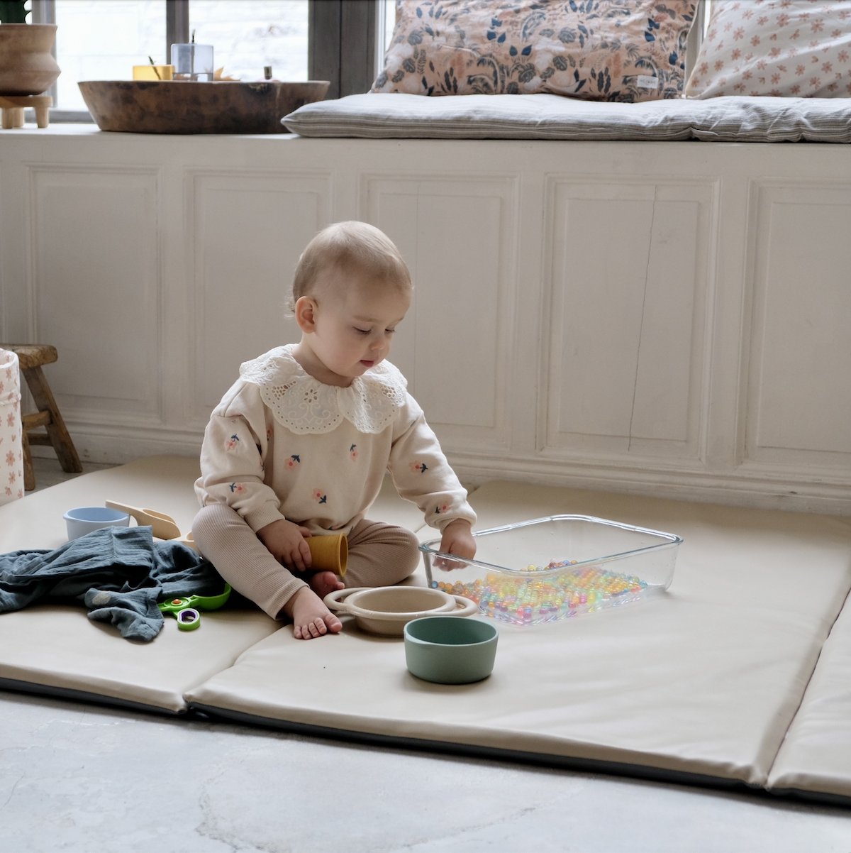 tapis d eveil waterproof motricite et jeux bebe enfant grand format waterproof uni beige sésame