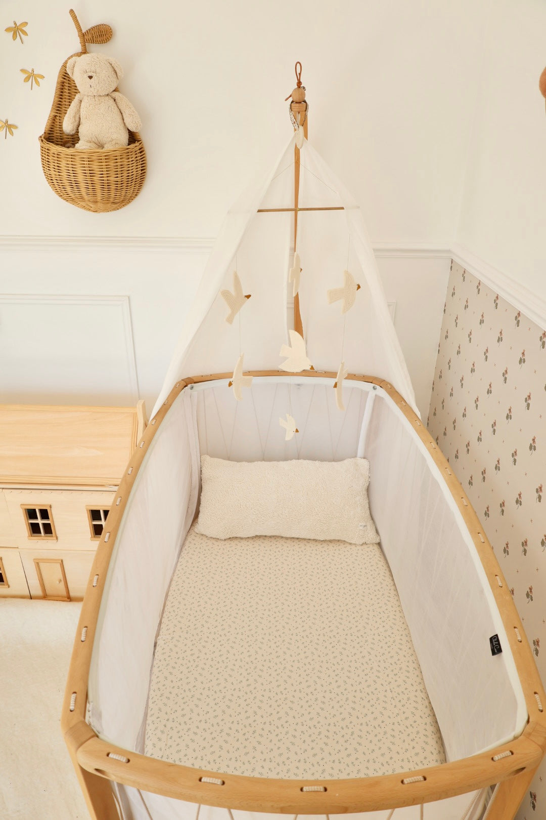 Milk Picking Fitted Sheet