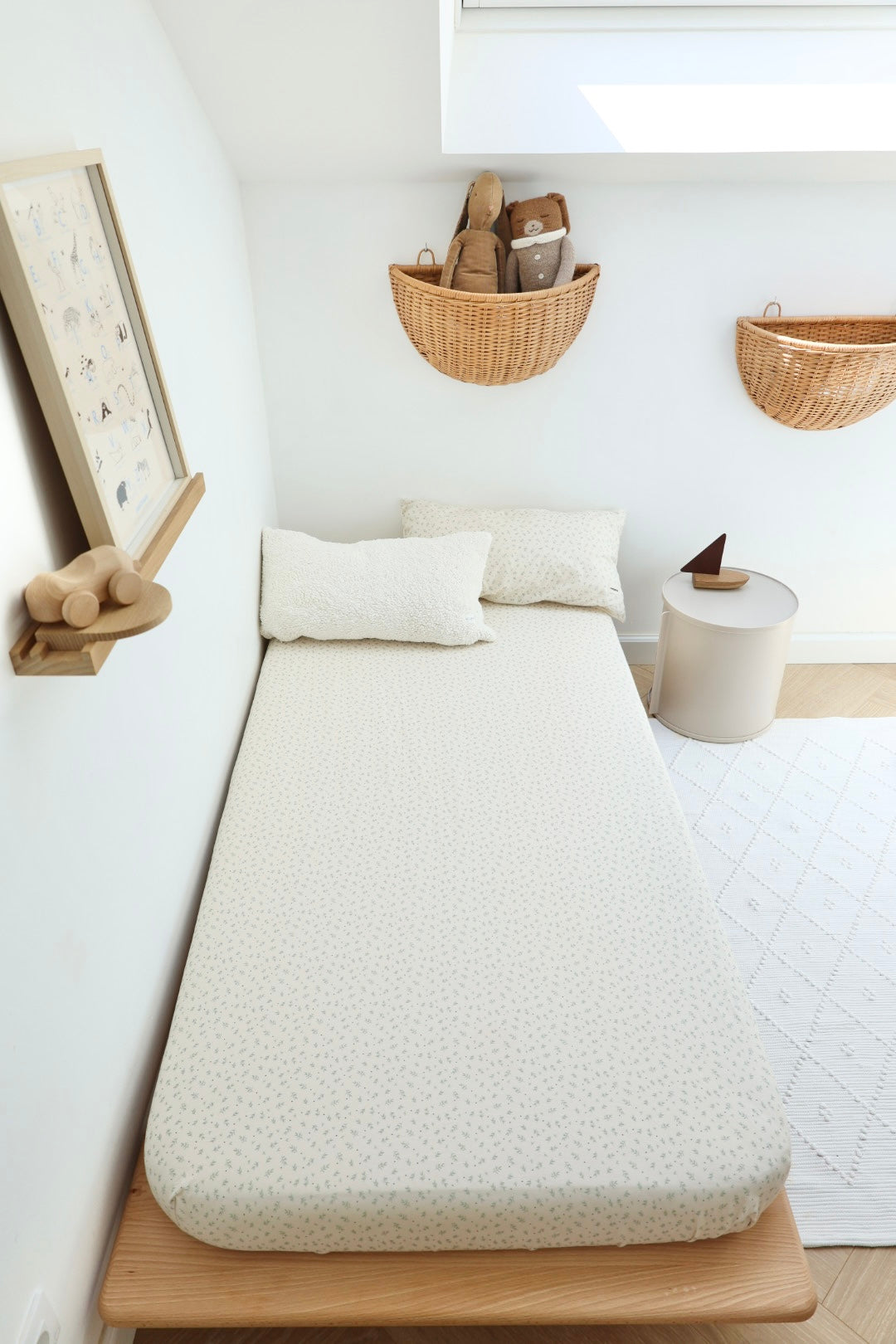 Milk Picking Fitted Sheet