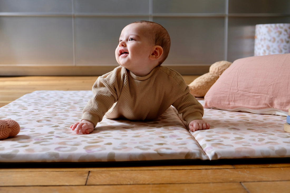 a quel âge bébé fait du quatre pattes