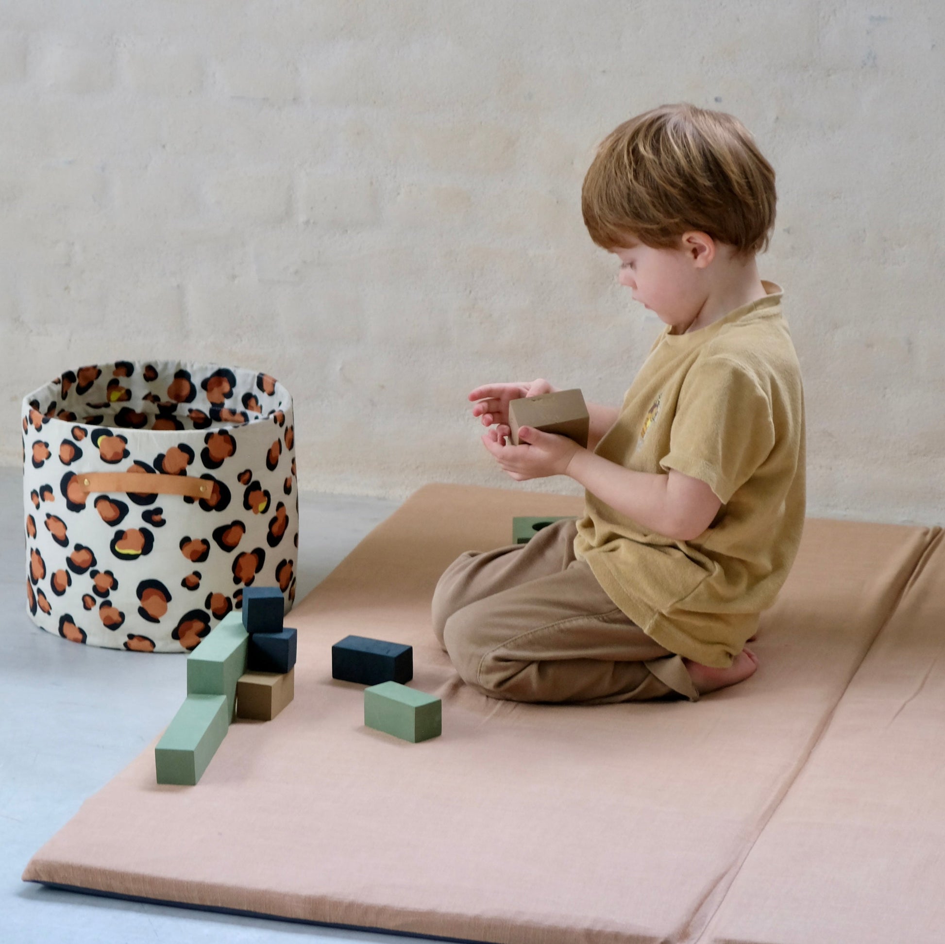 petit panier de rangement jouets enfant chambre léopard 