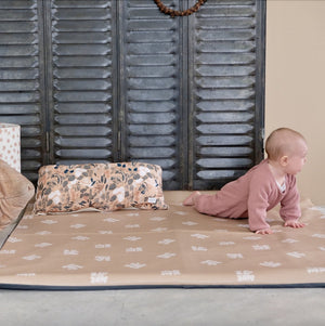 funda impermeable para enfundar tapete de juego y estimulación bebé niño impermeable estampado área de juegos beige
