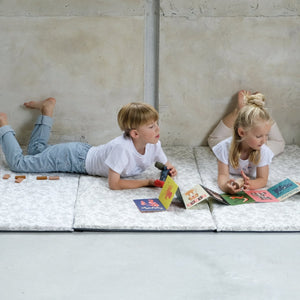 Bezug für Krabbel-, Motorik- und Spielmatte für Babys und Kinder Kooperation mit Tartine et Chocolat in Grau 