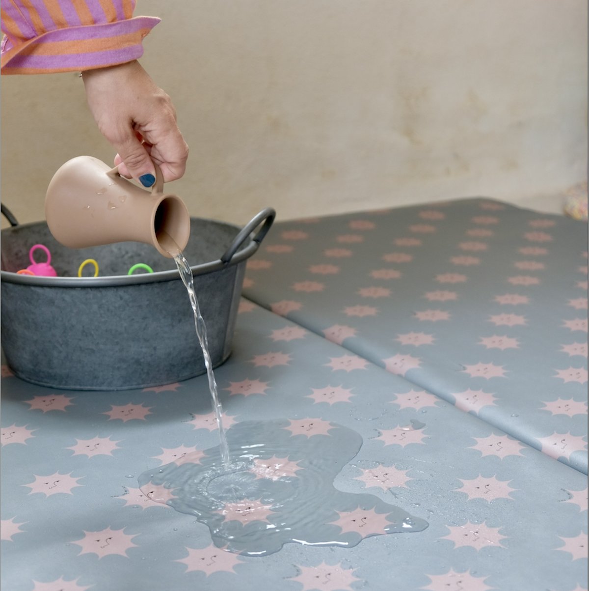 housse waterproof pour tapis d eveil motricite et jeux bebe enfant 
waterproof imprimé soleil eau