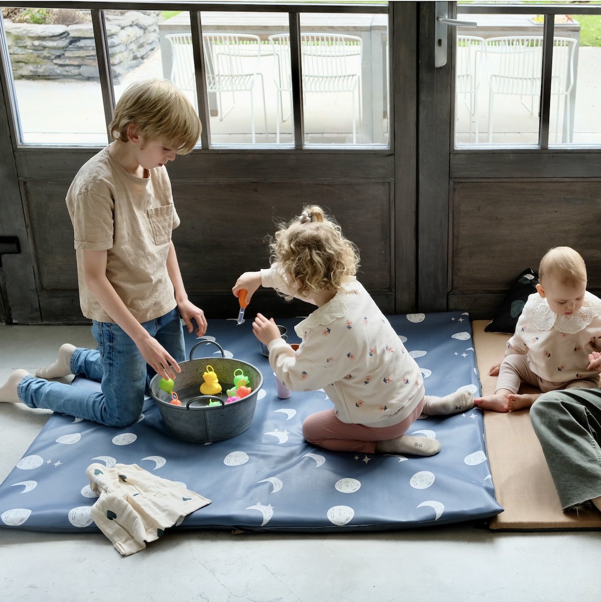 housse waterproof à enfiler pour tapis d eveil  motricite jeux bebe enfant 
waterproof imprimé lune bleu to the moon
