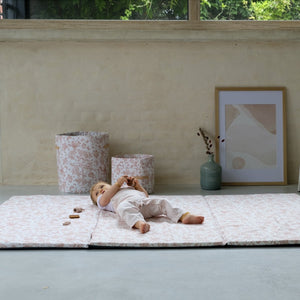 Die XXL-Verlängerung großes Format Krabbelmatte Motorik und Spiel Baby Kind Kooperation Tartine&Chocolat Farbe Rosa