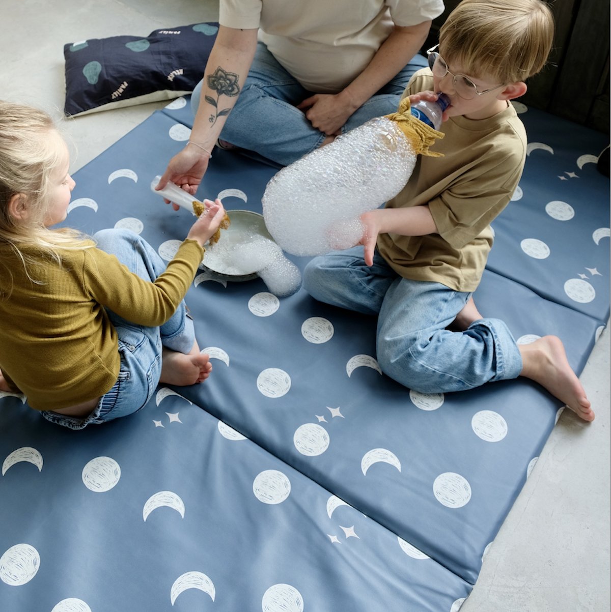rallonge tapis d eveil  motricite et jeux bebe enfant grand format XXL 
waterproof imprimé lune bleu to the moon