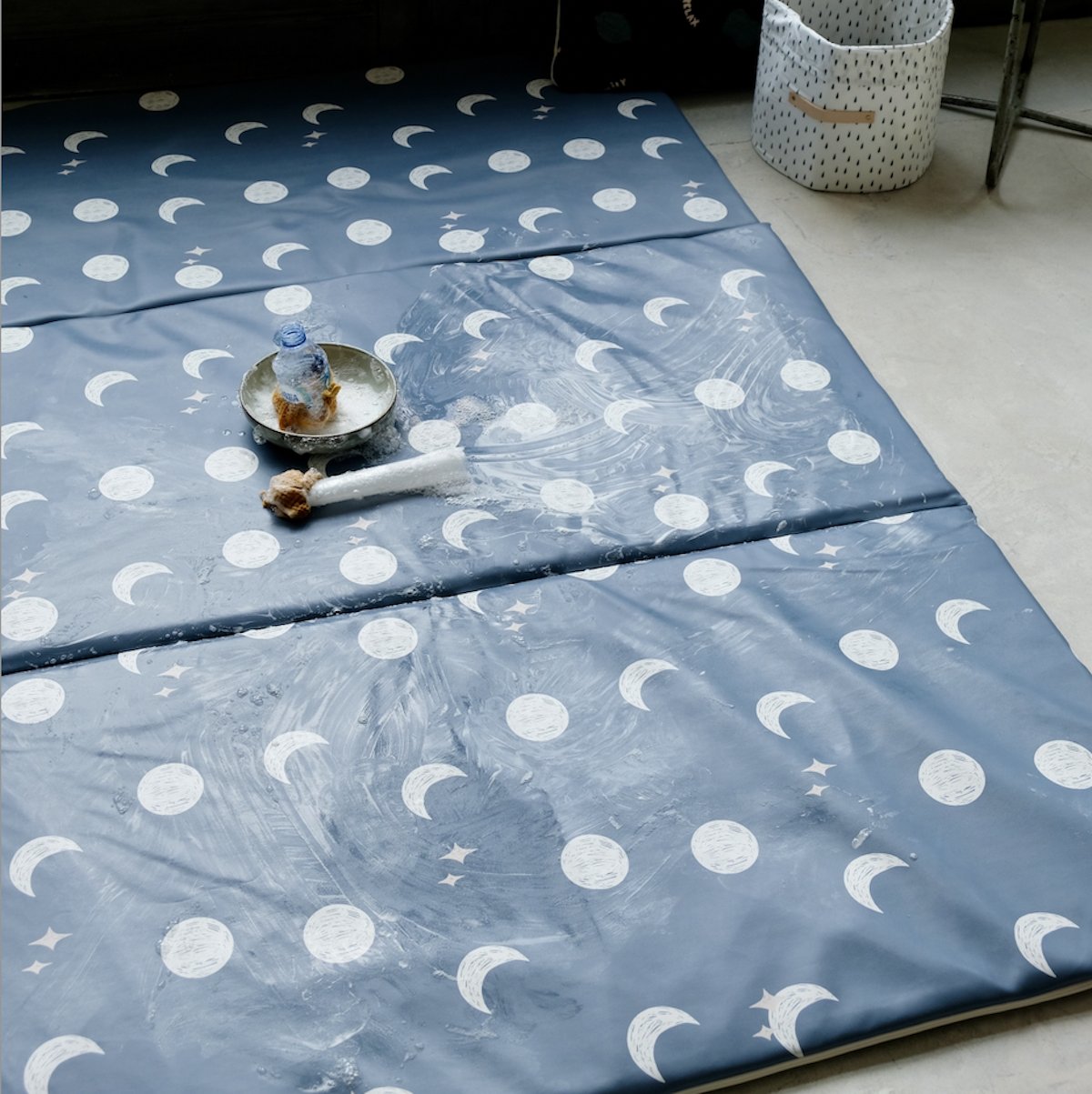 rallonge tapis d eveil  motricite et jeux bebe enfant grand format XXL 
 imprimé lune bleu to the moon