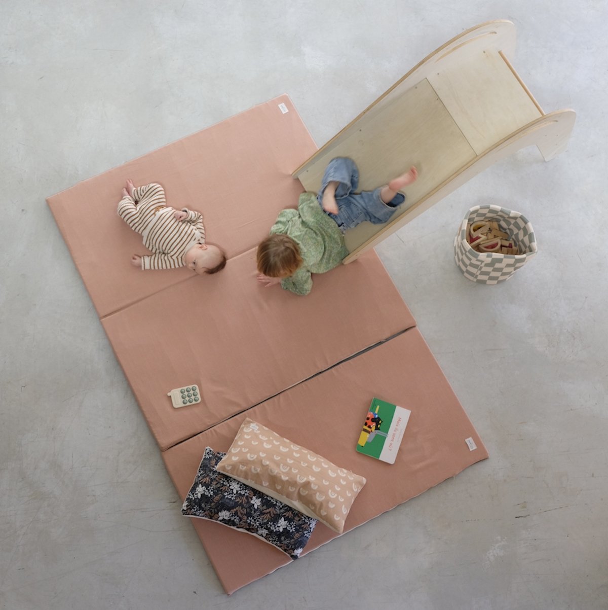 rallonge grand format tapis d eveil   bebe enfant  couleur uni rose 
