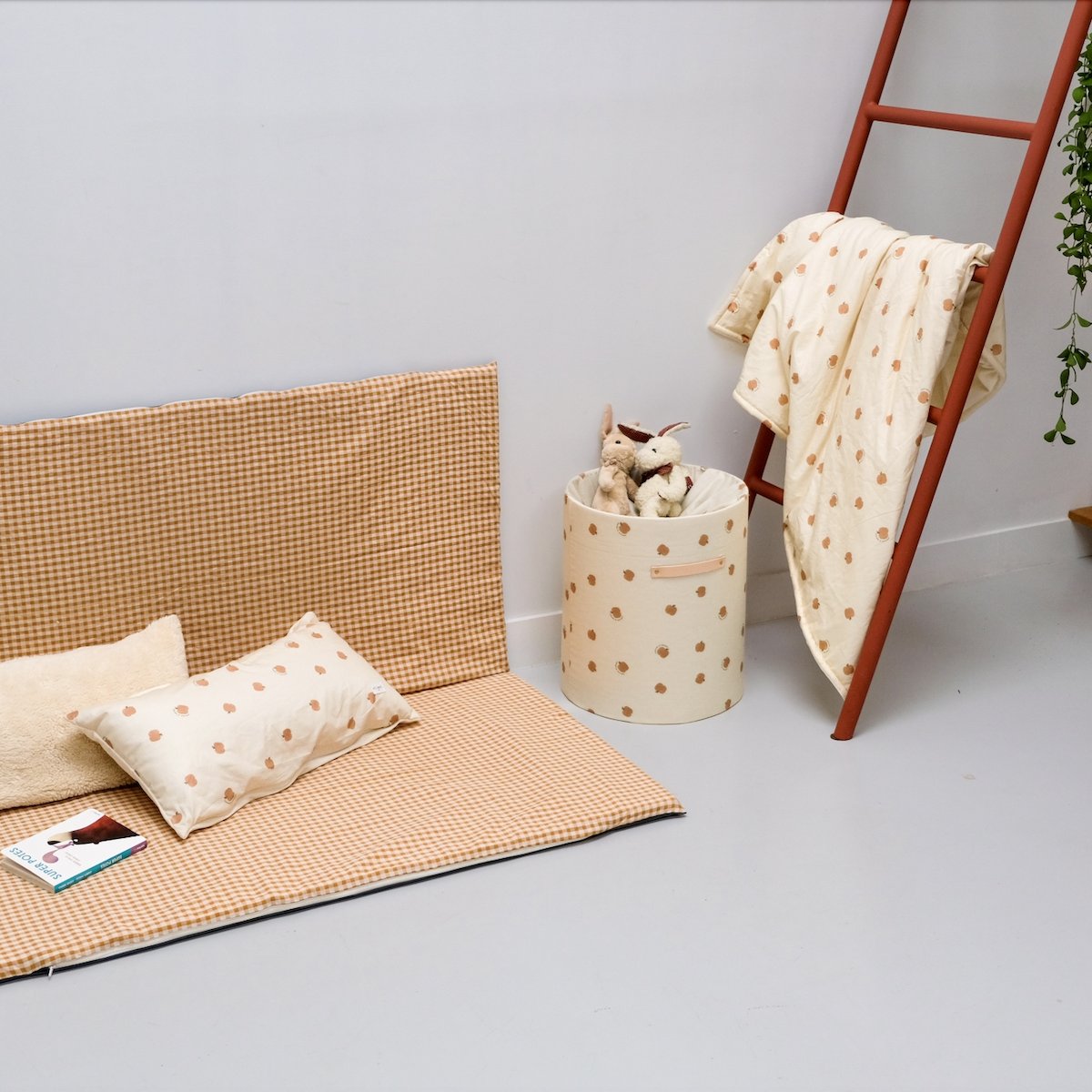 maxi panier de rangement chambre d'enfants  motif pomme d'amour 