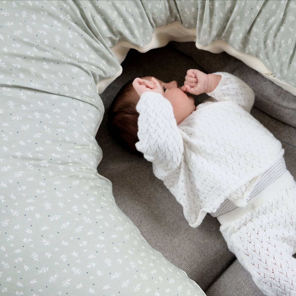 coussin d'allaitement et de maternite bébé maman en jersey coloris sauge