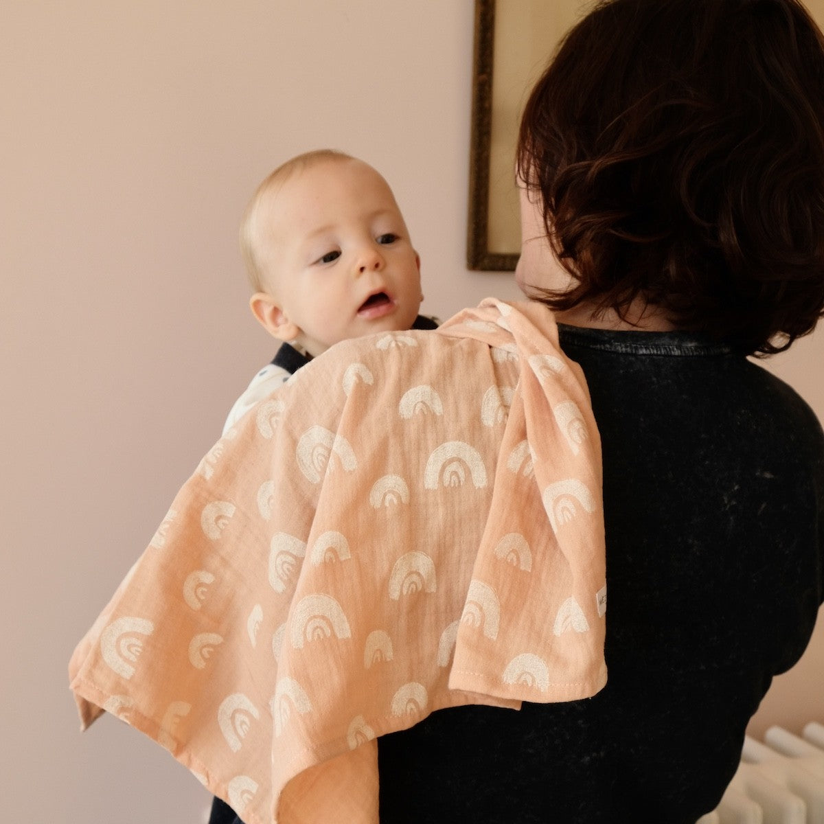 lange bavoir bebe indispensable arc en peche
