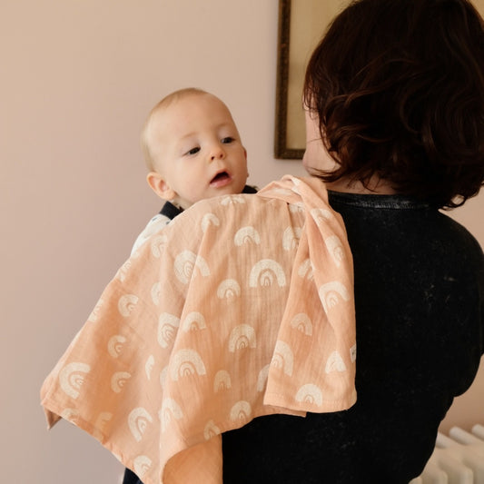 lange bavoir bebe indispensable arc en peche