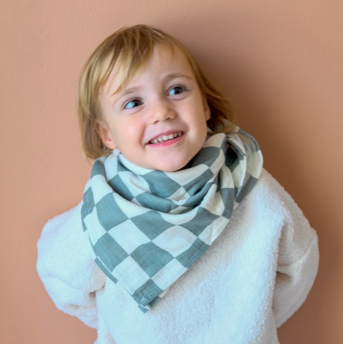 lange gaze de coton indispensable maternité cadeau de naissance imprimé damier vert
