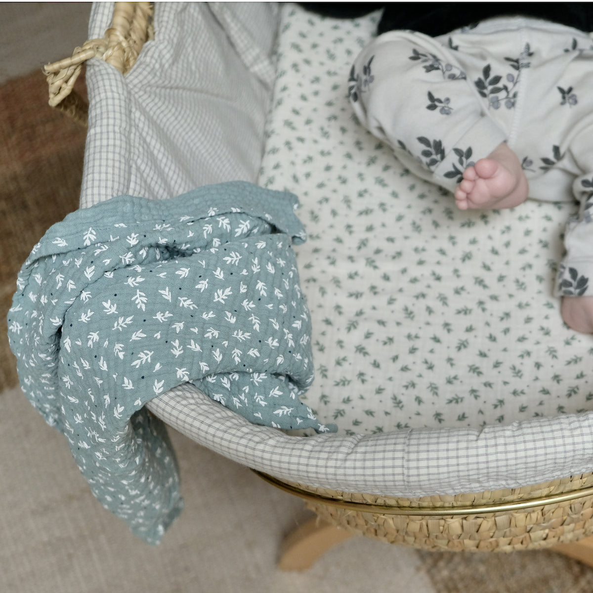 indispensable bébé lange gaze de coton coloris sauge