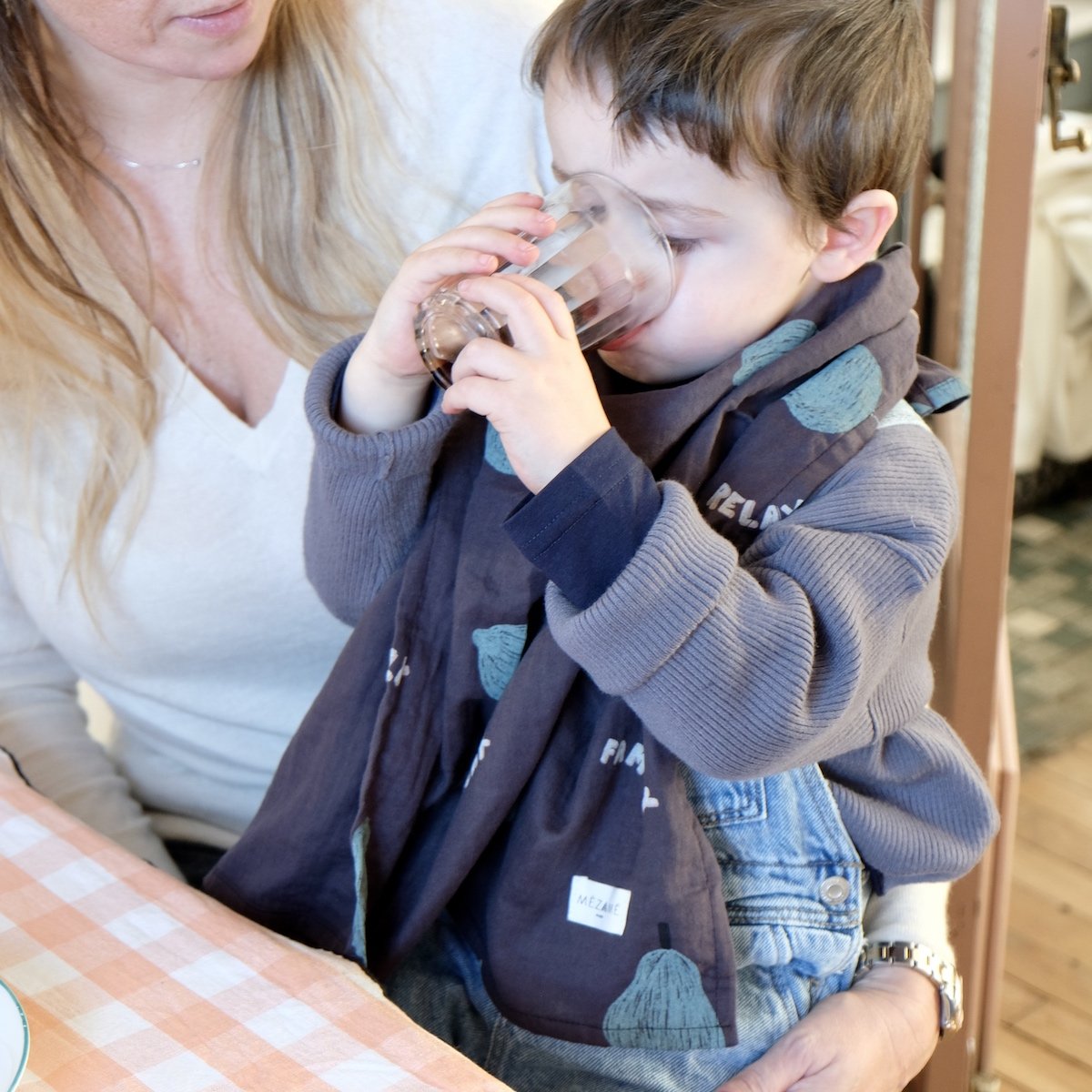 lange gaze de coton indispensable maternité cadeau de naissance imprimé fruité