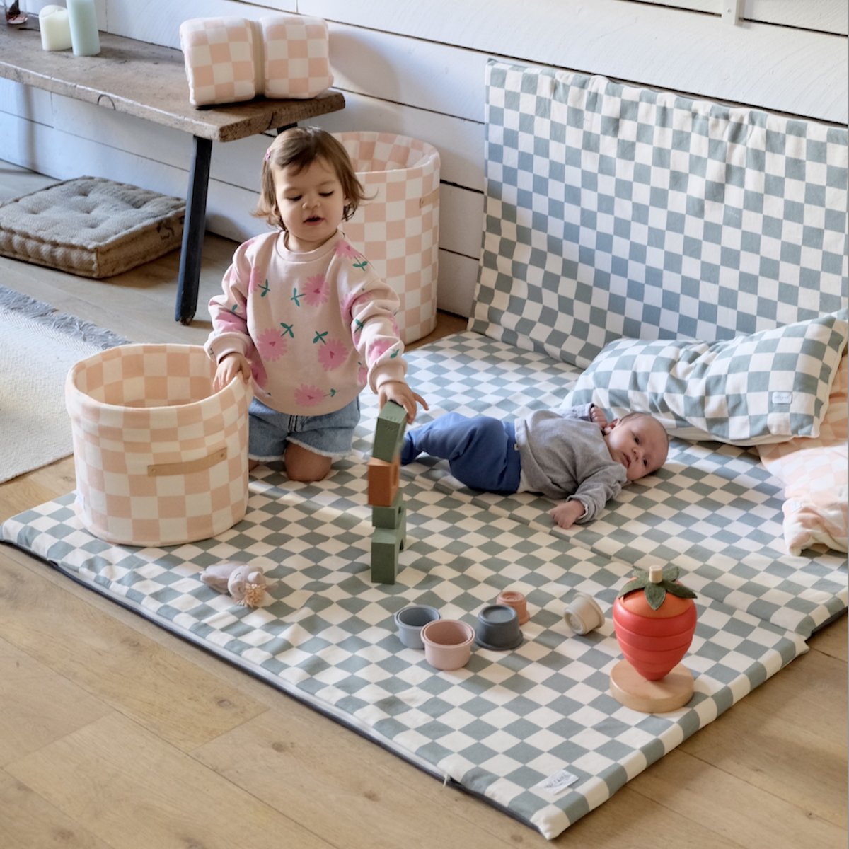 petit format panier de rangement jouets chambre bébé enfant imprime damier rose 