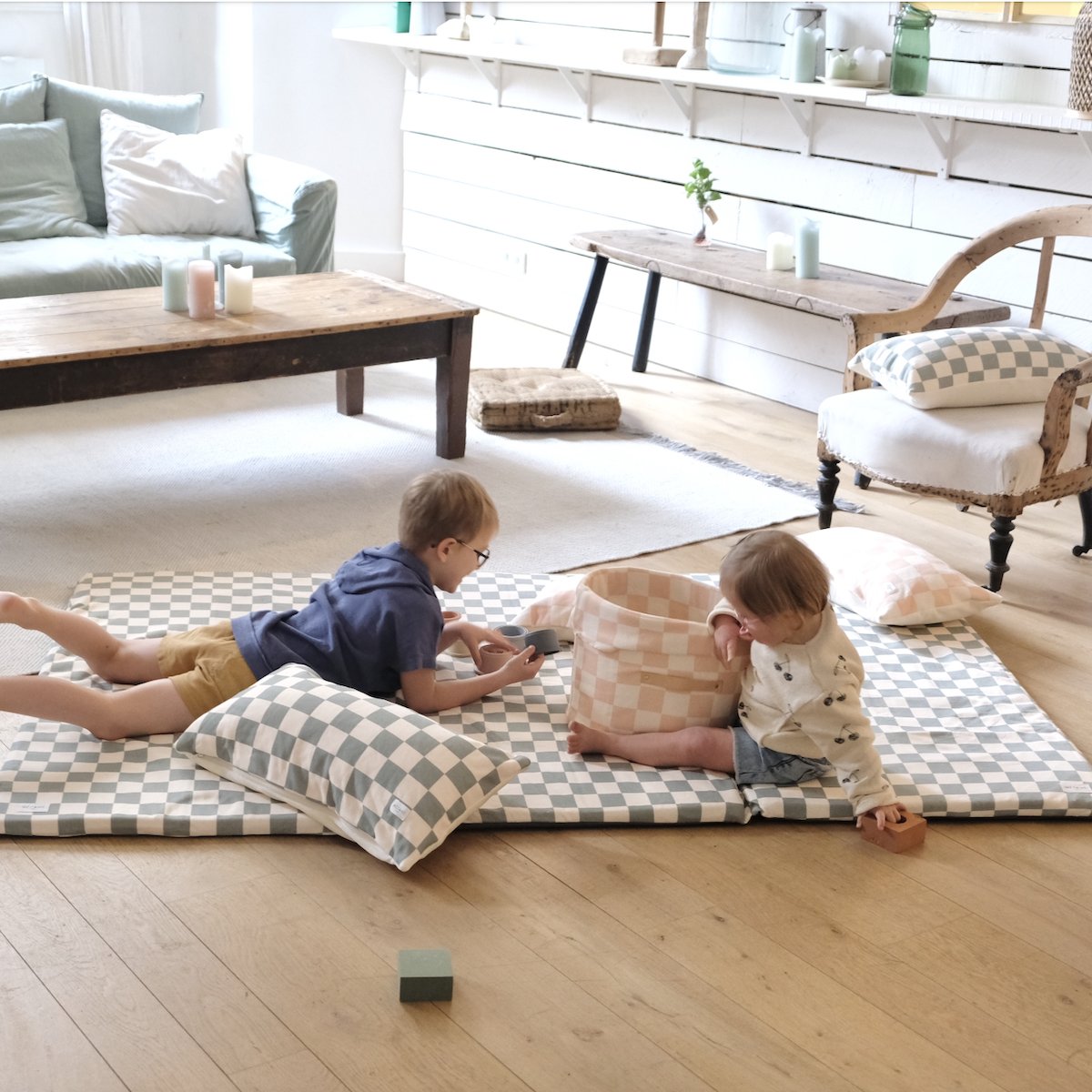 petit panier de rangement jouets chambre bébé enfant imprime damier rose 