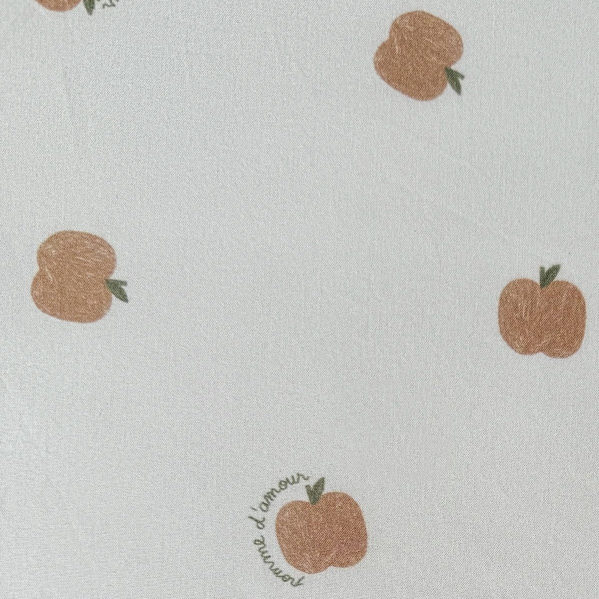 coussin tout doux bebe enfant motif pomme d'amour zoom