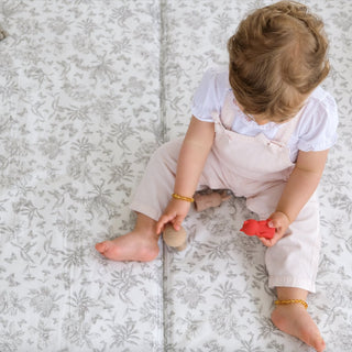 tapis d eveil motricite et jeux bebe enfant  collaboration tartine&chocolat coloris gris 