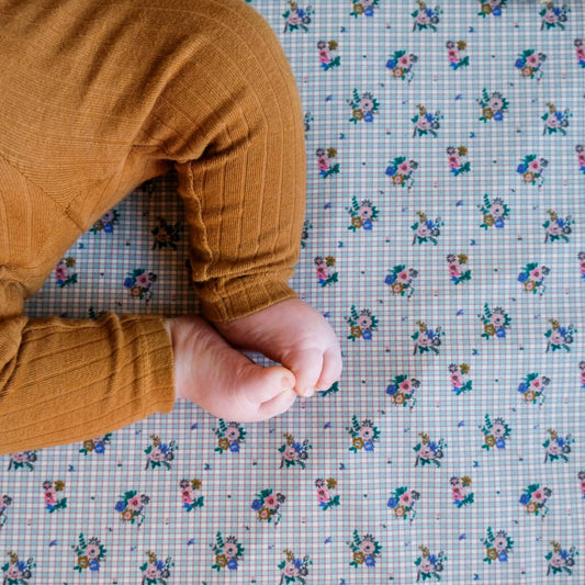 tapis bebe enfant motif fleurs et carreaux