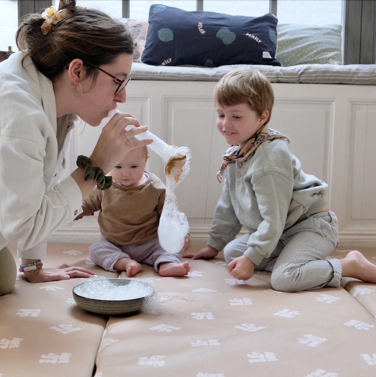 tapis d eveil  motricite et jeux bebe enfant grand format  waterproof imprimé aire de jeux beige 