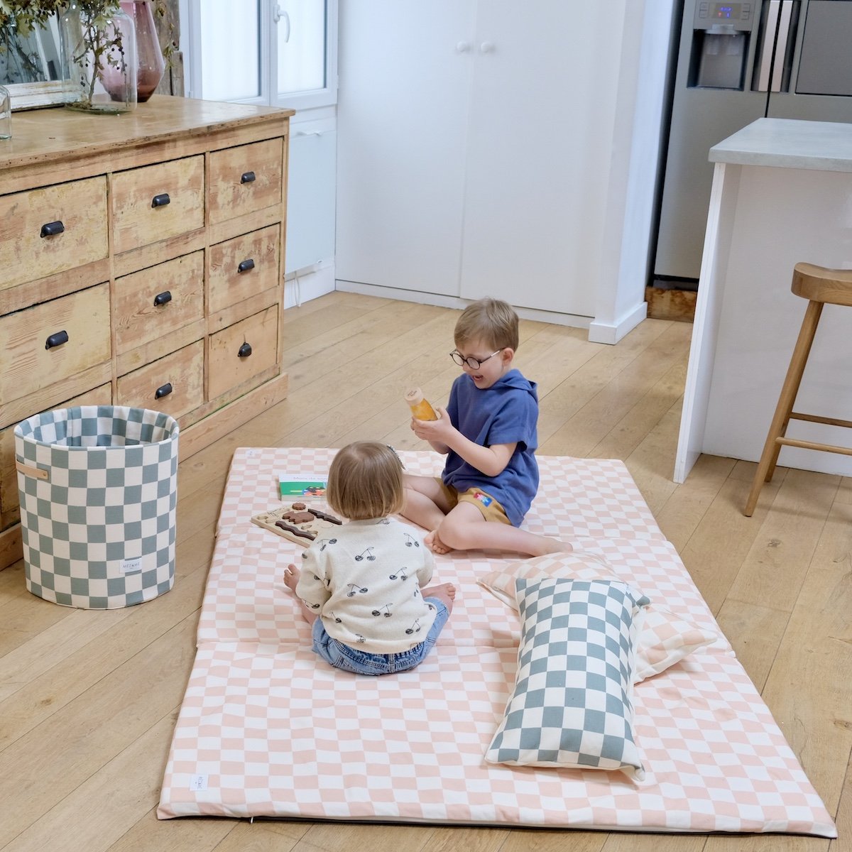 tapis d eveil  motricite et jeux bebe enfant grand format XXL imprime damier rose
