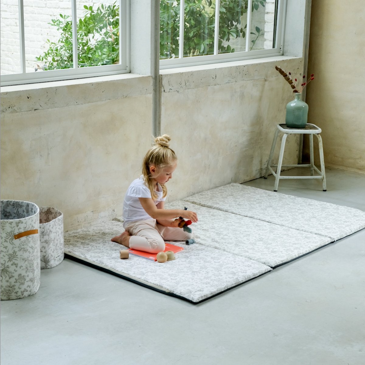 tapis d eveil et jeux bebe enfant grand format XXL collaboration tartine&chocolat coloris gris 