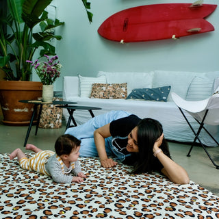 alfombra de motricidad gran formato estampado leopardo