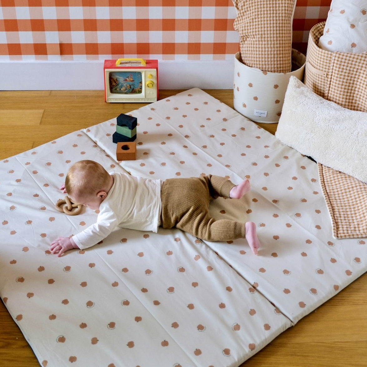 alfombra de juego y actividades bebé niño motivo manzana de caramelo 
