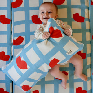 decoratiekussen voor ouders en kinderen, heerlijk zacht, kusjes, mond, Mathilde Cabanas 