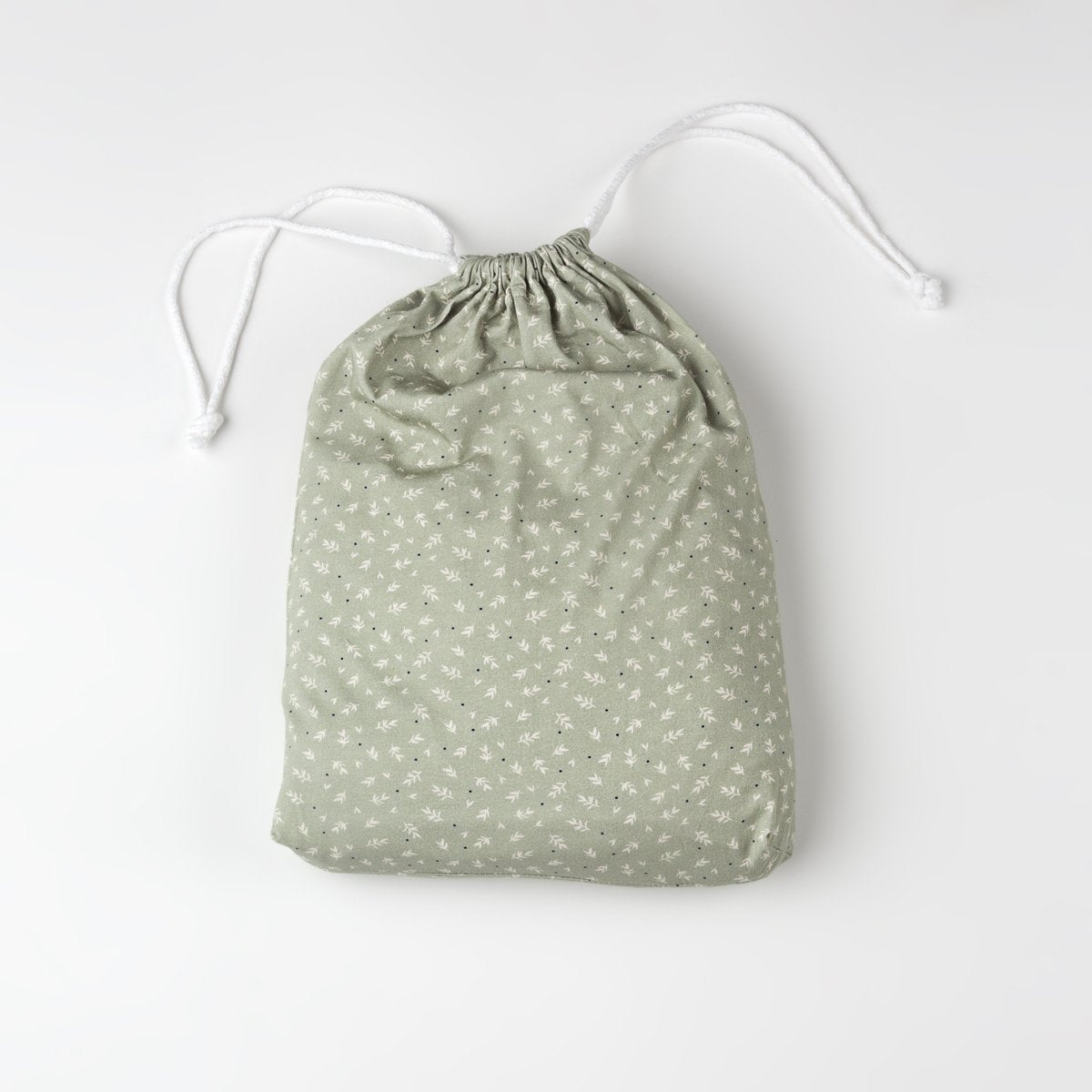 parure linge de lit bébé enfant en jersey tout doux coloris sauge pochon pyjama