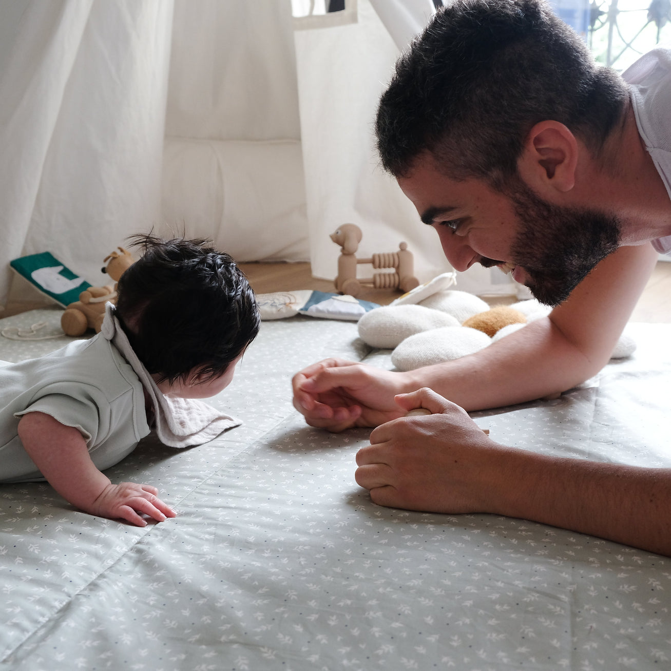 jeux à hauteur d'enfants tapis motricite eveil